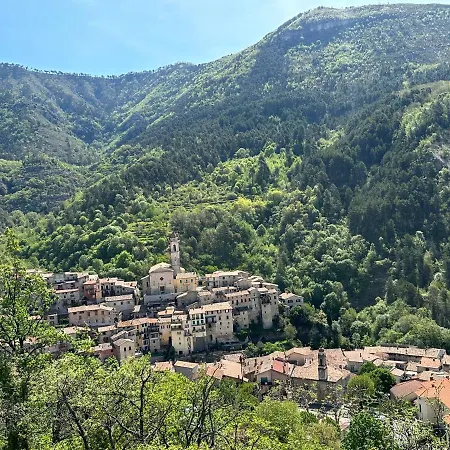 Chalet sur pilotis accès Spa Lucéram Esterno foto