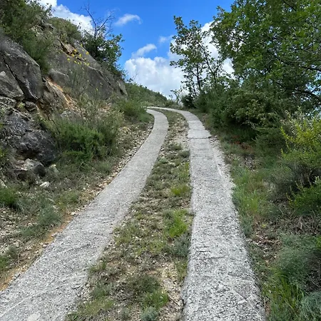 Chalet sur pilotis accès Spa Lucéram Esterno foto